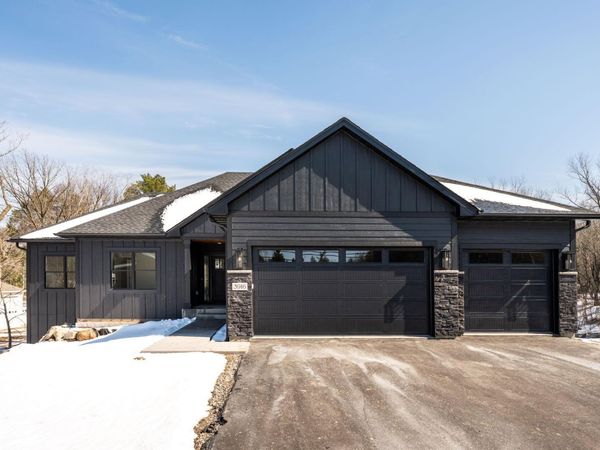 3916 McMenemy Street , Vadnais Heights, MN 55127