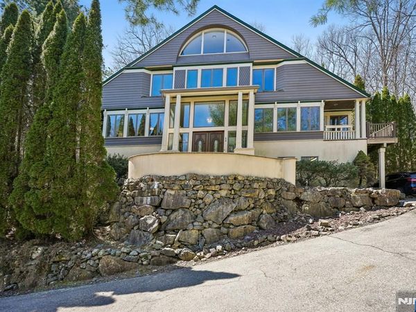 54 Upper High Crest Drive, WEST MILFORD, NJ 07480