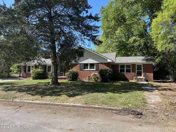 304 Dupont Circle, Unit 304, Kinston, NC 28501