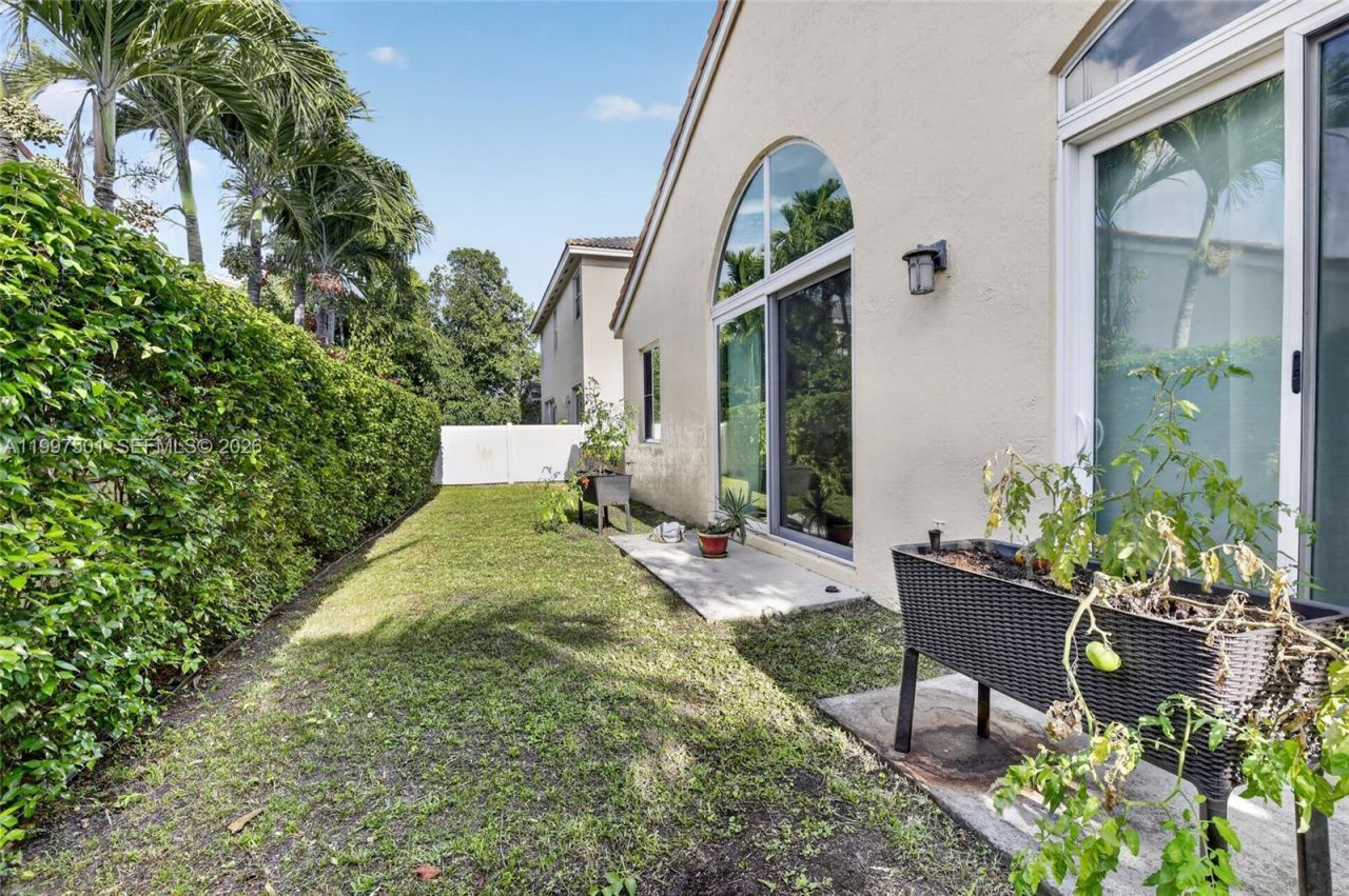 16307 NW 17th Ct, Pembroke Pines, FL 33028 Photo