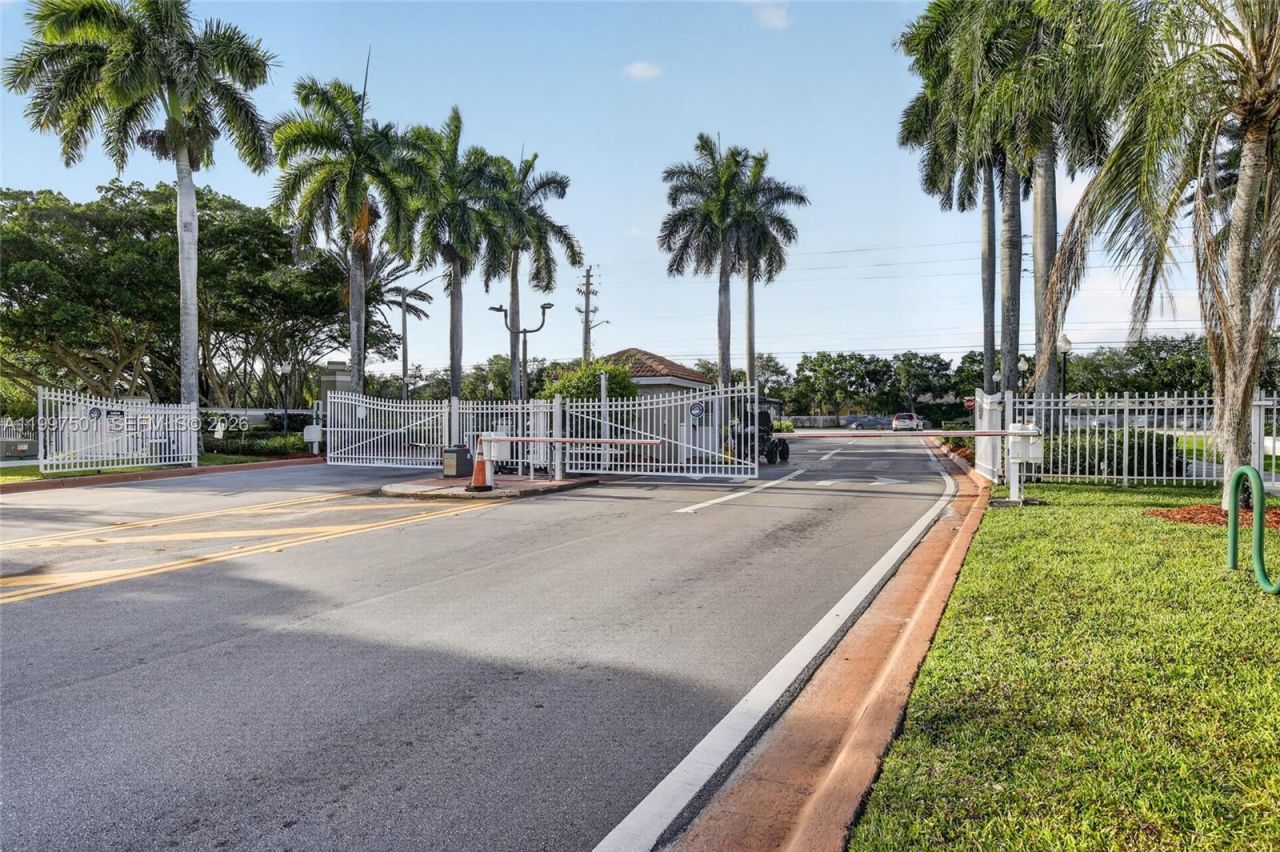 16307 NW 17th Ct, Pembroke Pines, FL 33028 Photo