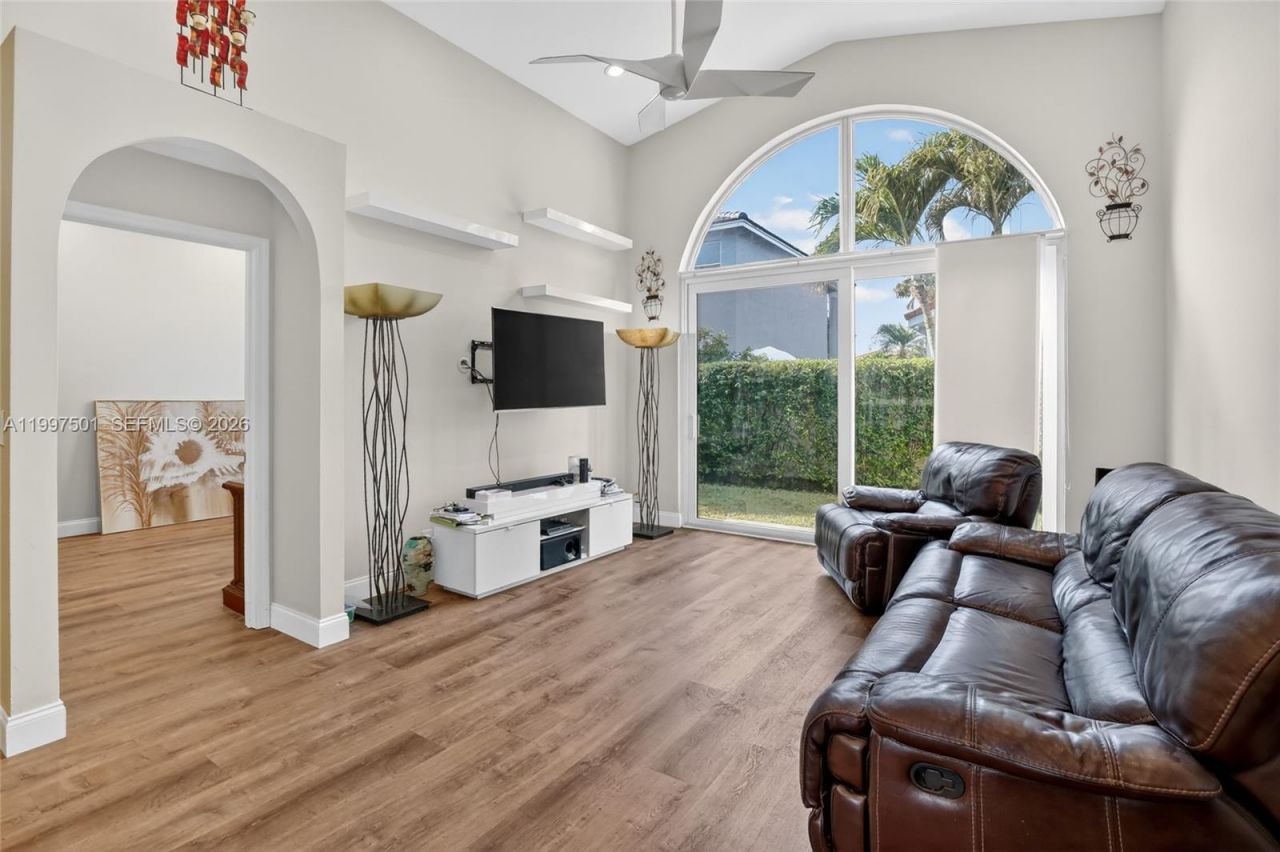 16307 NW 17th Ct, Pembroke Pines, FL 33028 Photo