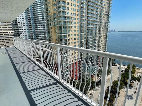 1200 Brickell Bay Dr, Unit 1702, Miami, FL 33131