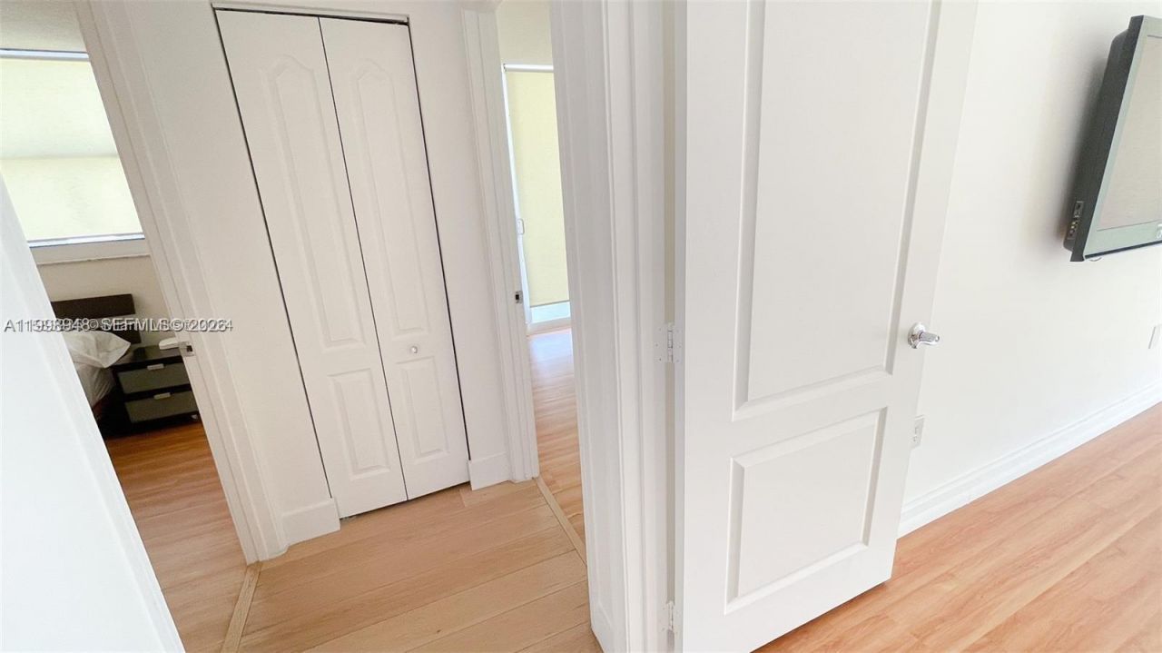 1200 Brickell Bay Dr, Unit 1702, Miami, FL 33131 Photo