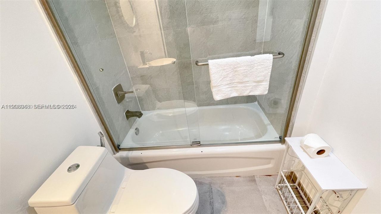 1200 Brickell Bay Dr, Unit 1702, Miami, FL 33131 Photo