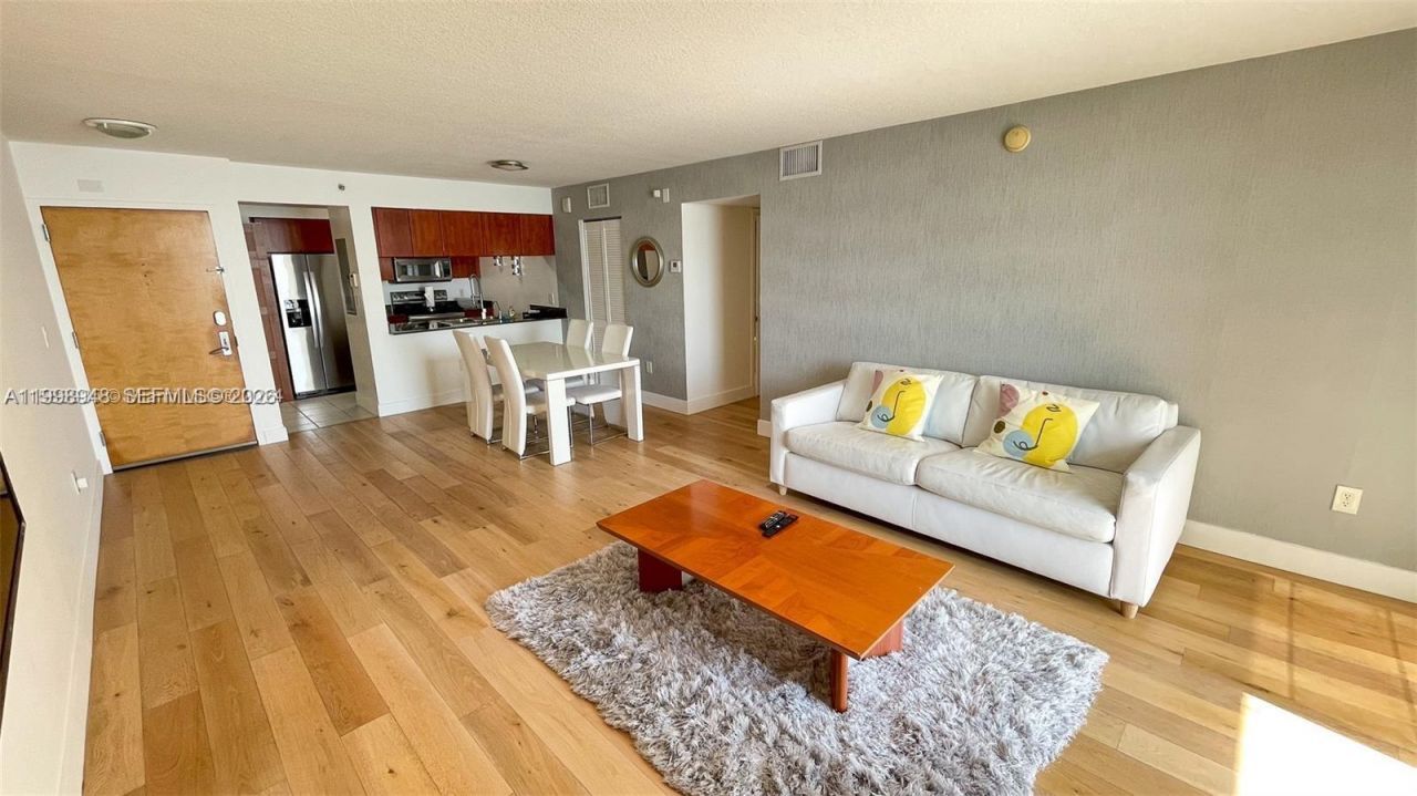 1200 Brickell Bay Dr, Unit 1702, Miami, FL 33131 Photo