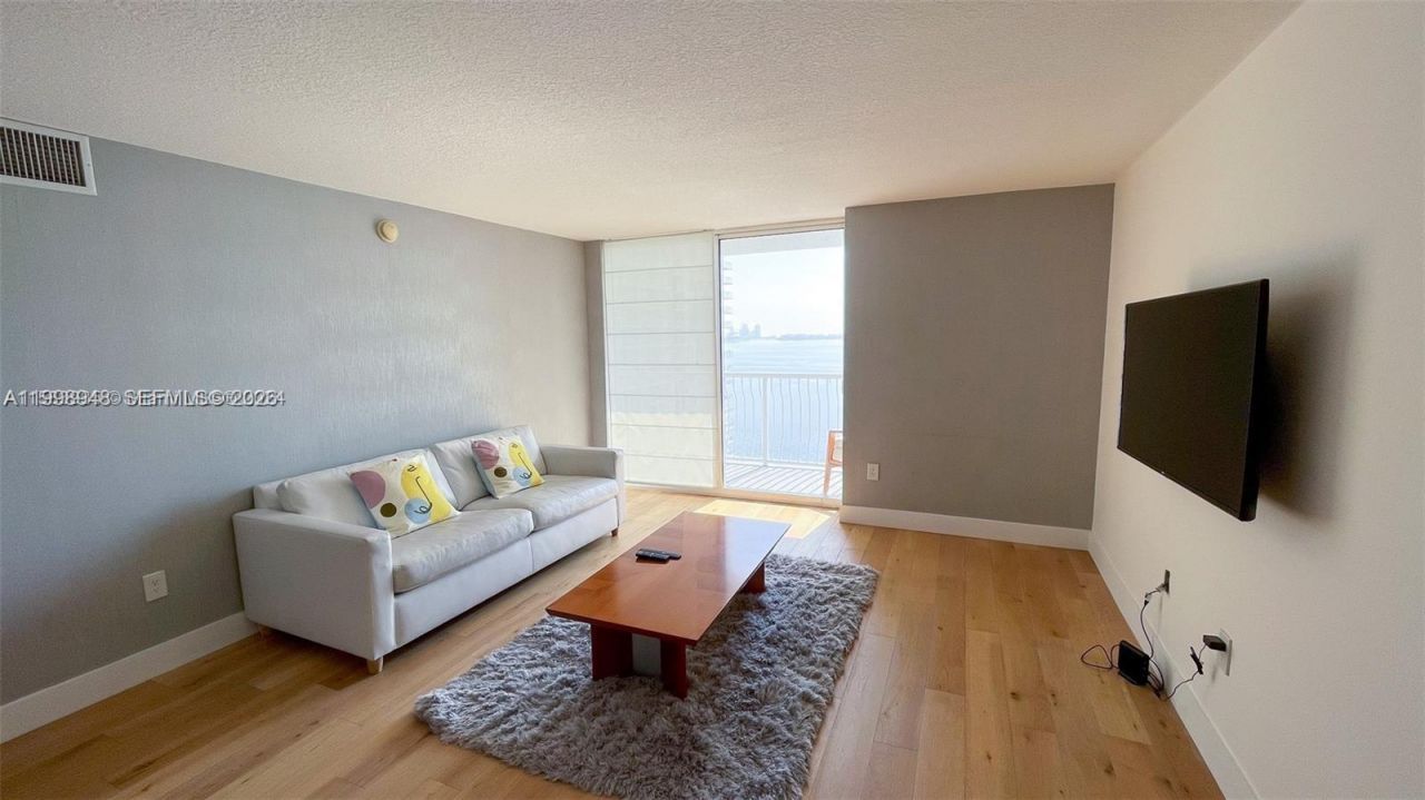 1200 Brickell Bay Dr, Unit 1702, Miami, FL 33131 Photo