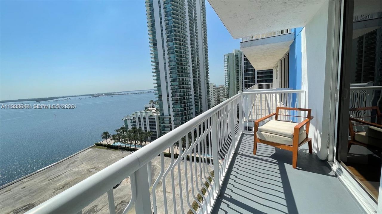 1200 Brickell Bay Dr, Unit 1702, Miami, FL 33131 Photo