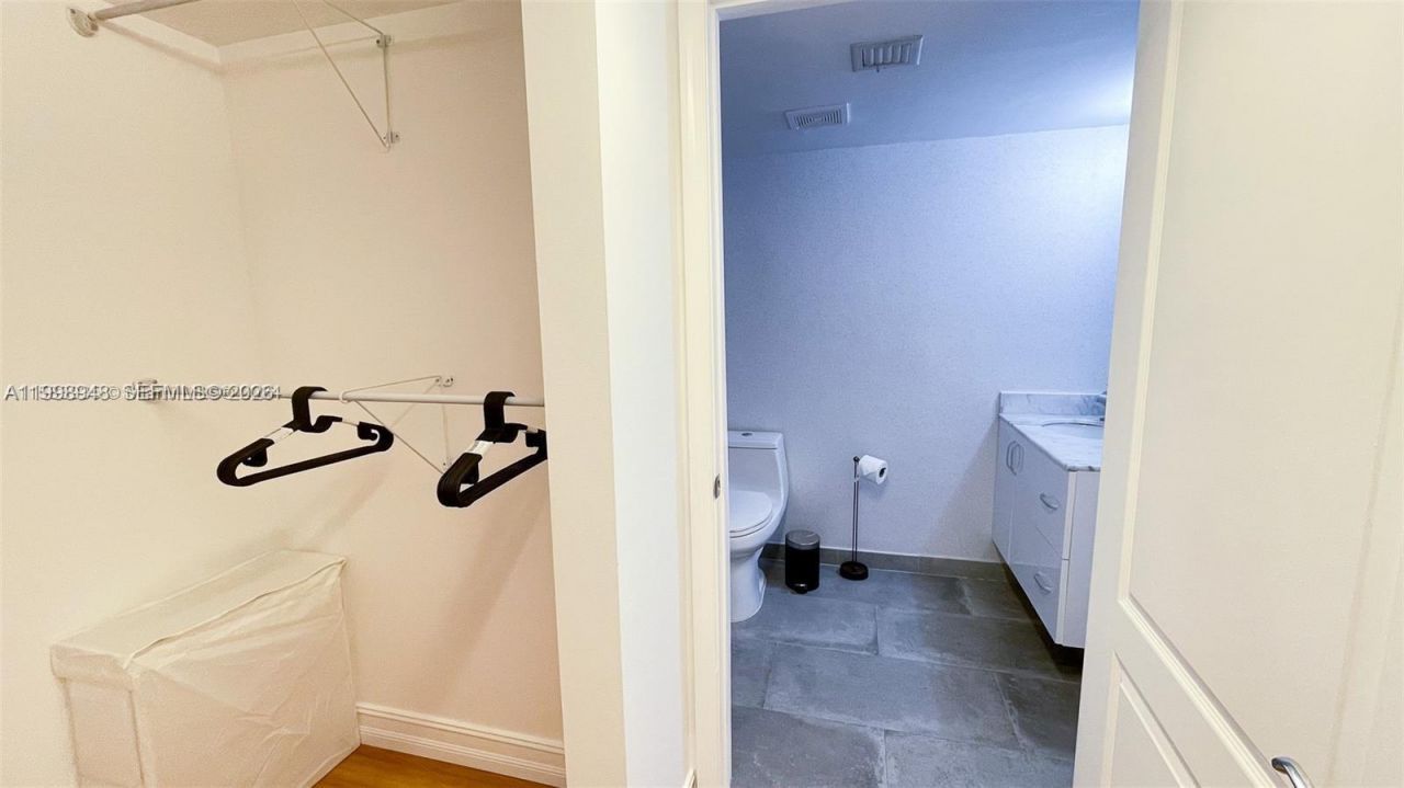 1200 Brickell Bay Dr, Unit 1702, Miami, FL 33131 Photo