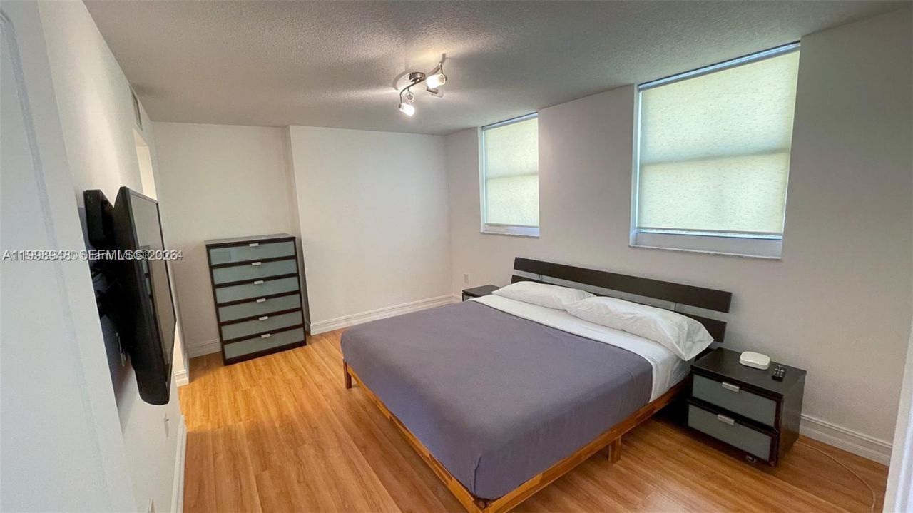 1200 Brickell Bay Dr, Unit 1702, Miami, FL 33131 Photo