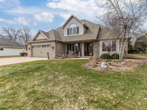3113 PARK LAWN COURT, Appleton, WI 54911