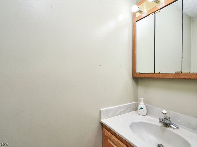 917 Proehl Drive, Barberton, OH 44203 Photo 11