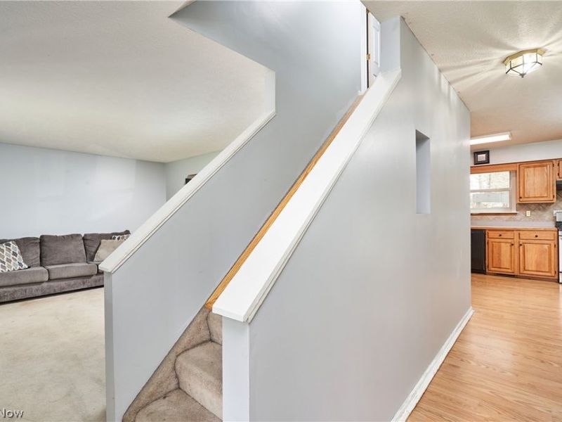 917 Proehl Drive, Barberton, OH 44203 Photo 3