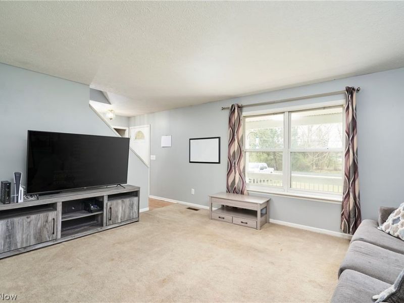 917 Proehl Drive, Barberton, OH 44203 Photo 5