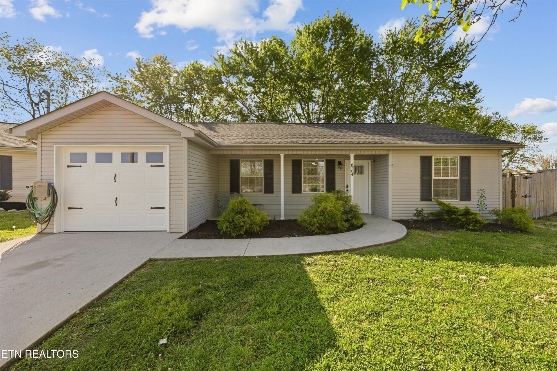 6704 Tim Bennett Lane, Knoxville, TN 37918 Main Photo