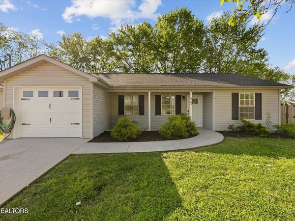 6704 Tim Bennett Lane, Knoxville, TN 37918