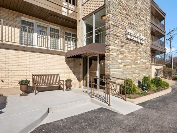 1 N Dee Road , Unit 1C, Park Ridge, IL 60068