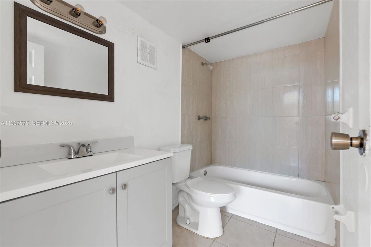 1798 NW 55th Ave, Unit 202, Lauderhill, FL 33313 Photo