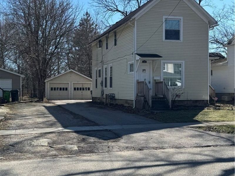 194 E Bridge Street, Berea, OH 44017 Photo 2