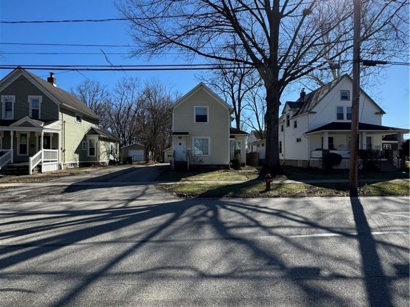 194 E Bridge Street, Berea, OH 44017 Photo 3