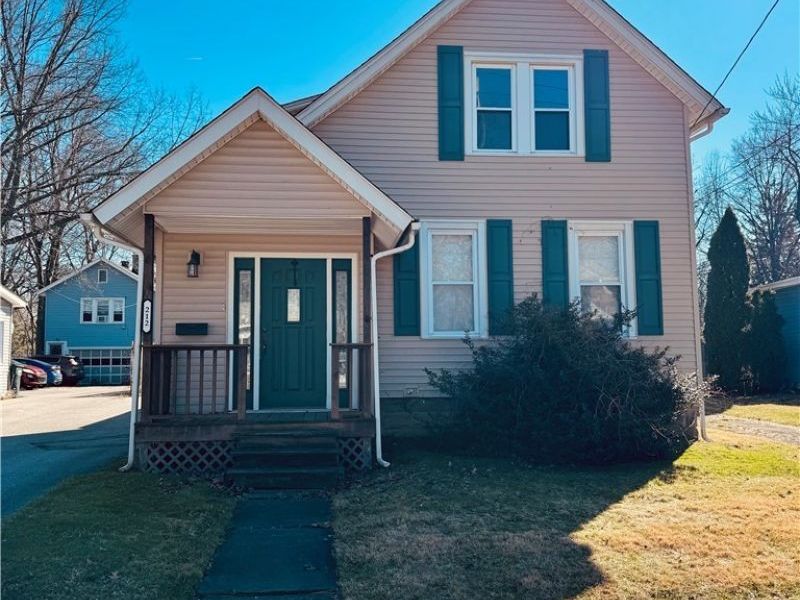 212 E Bridge Street, Berea, OH 44017 Photo 1