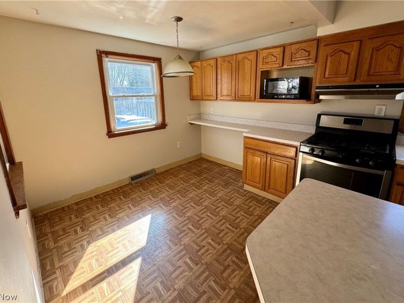 212 E Bridge Street, Berea, OH 44017 Photo 10