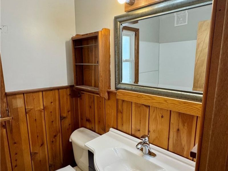 212 E Bridge Street, Berea, OH 44017 Photo 14