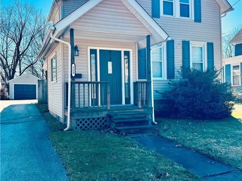 212 E Bridge Street, Berea, OH 44017 Photo 2