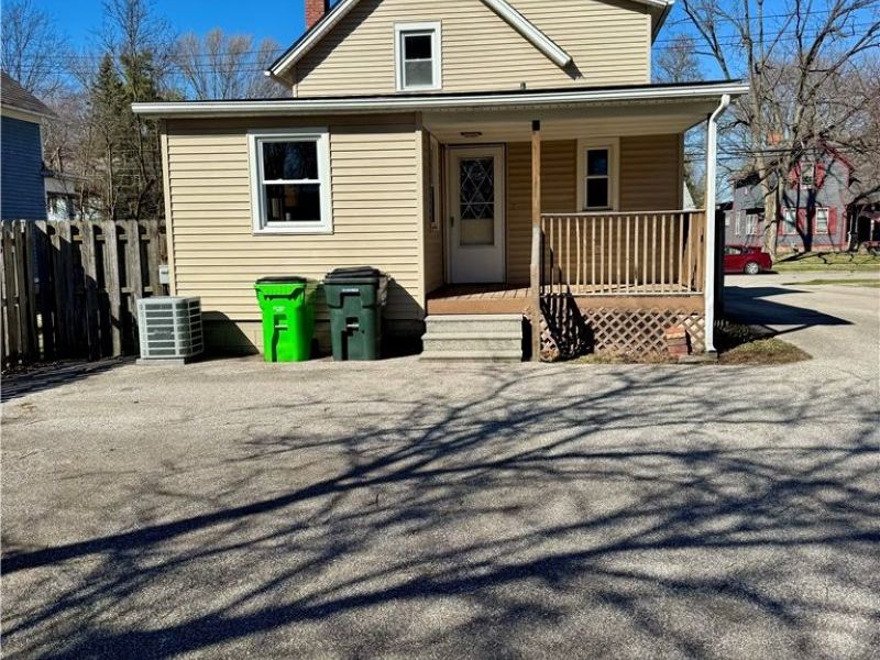 212 E Bridge Street, Berea, OH 44017 Photo 4