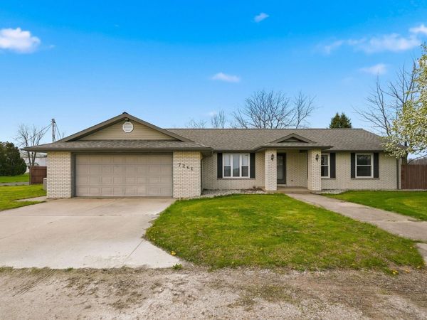 7266 N St Rd 1, Ossian, IN 46777