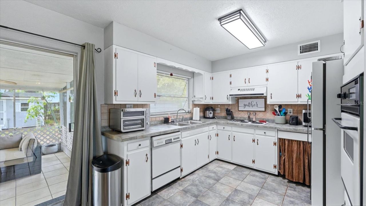 2704 52nd Avenue Terrace W, Bradenton, FL 34207 Photo