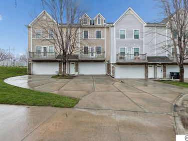 16760 Laurel Plaza , Omaha, NE 68116