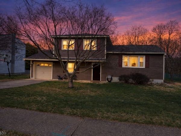 105 College View Dr, Hackettstown, NJ 07840