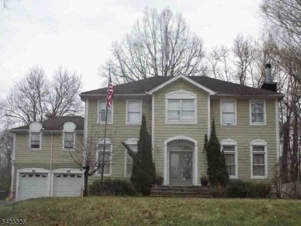 372 Passaic Ave, West Caldwell, NJ 07006