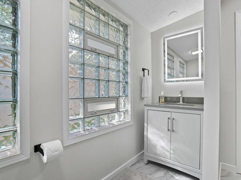 2313 Airport Drive, Columbus, OH 43219 Photo 12