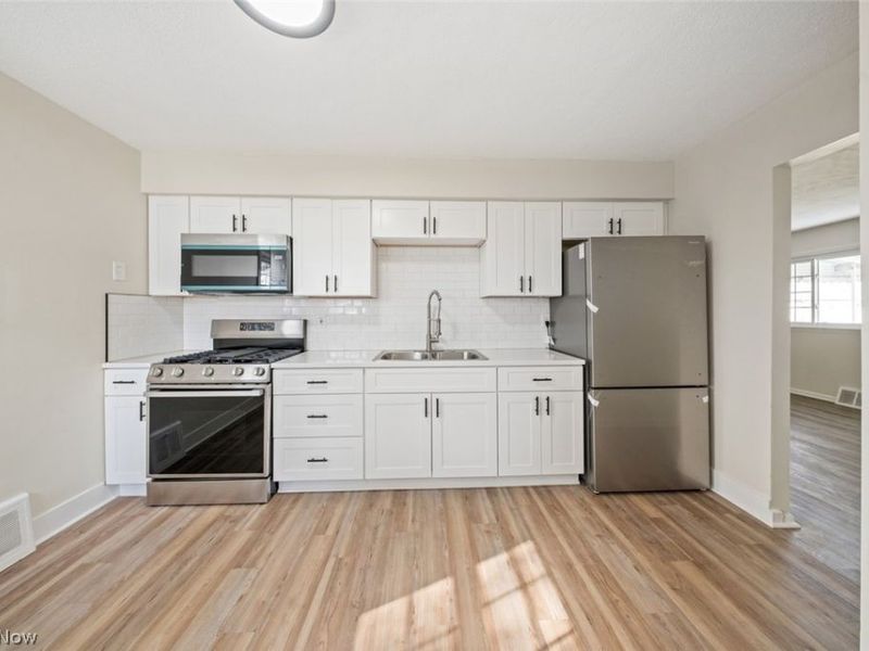 5850 Doris Drive, Brook Park, OH 44142 Photo 10