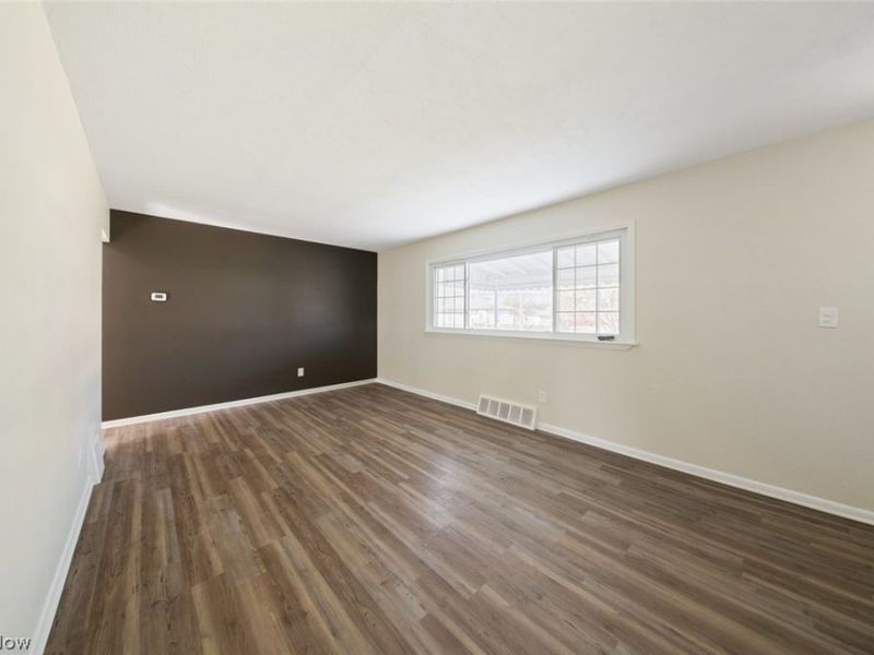 5850 Doris Drive, Brook Park, OH 44142 Photo 4