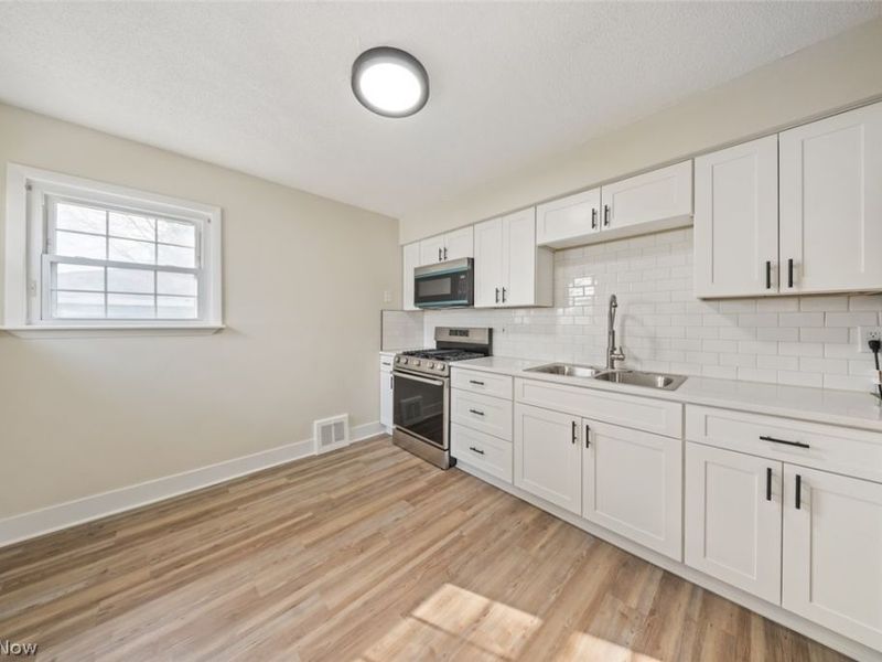 5850 Doris Drive, Brook Park, OH 44142 Photo 9