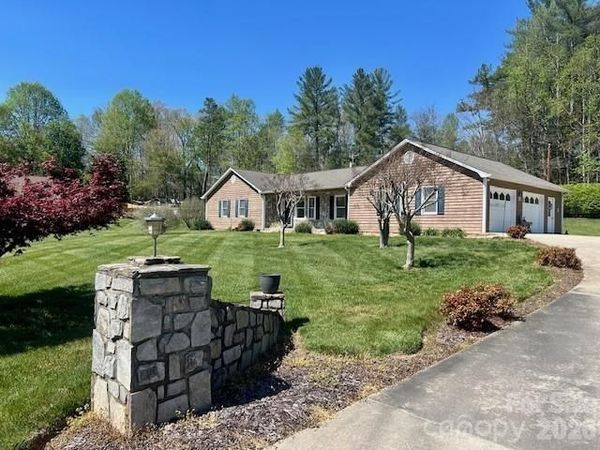 3558 Playmore Beach Road , Lenoir, NC 28645