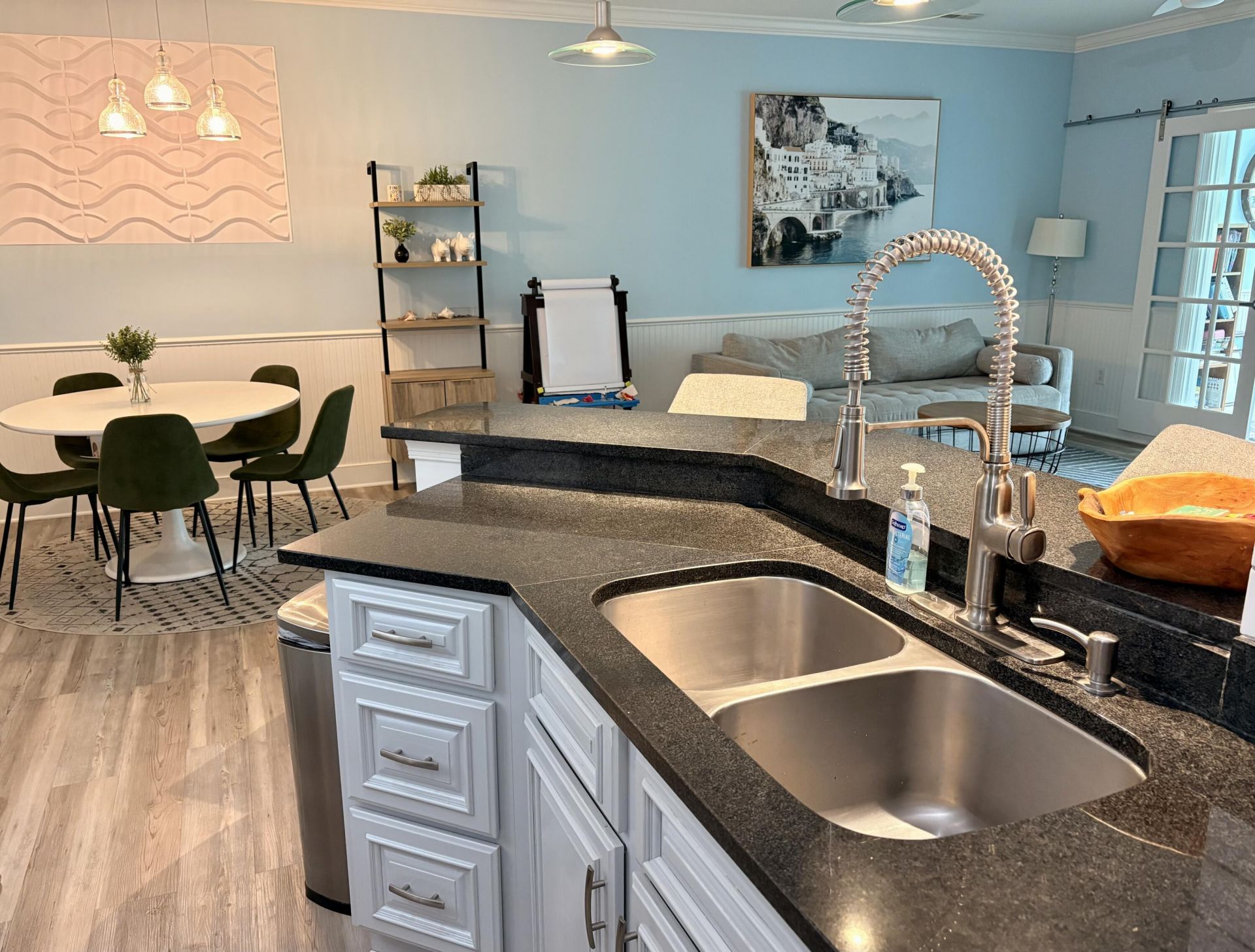 1984 Folly Road Photo 5