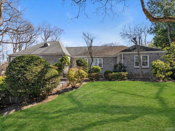 49 The Birches , Roslyn, NY 11576