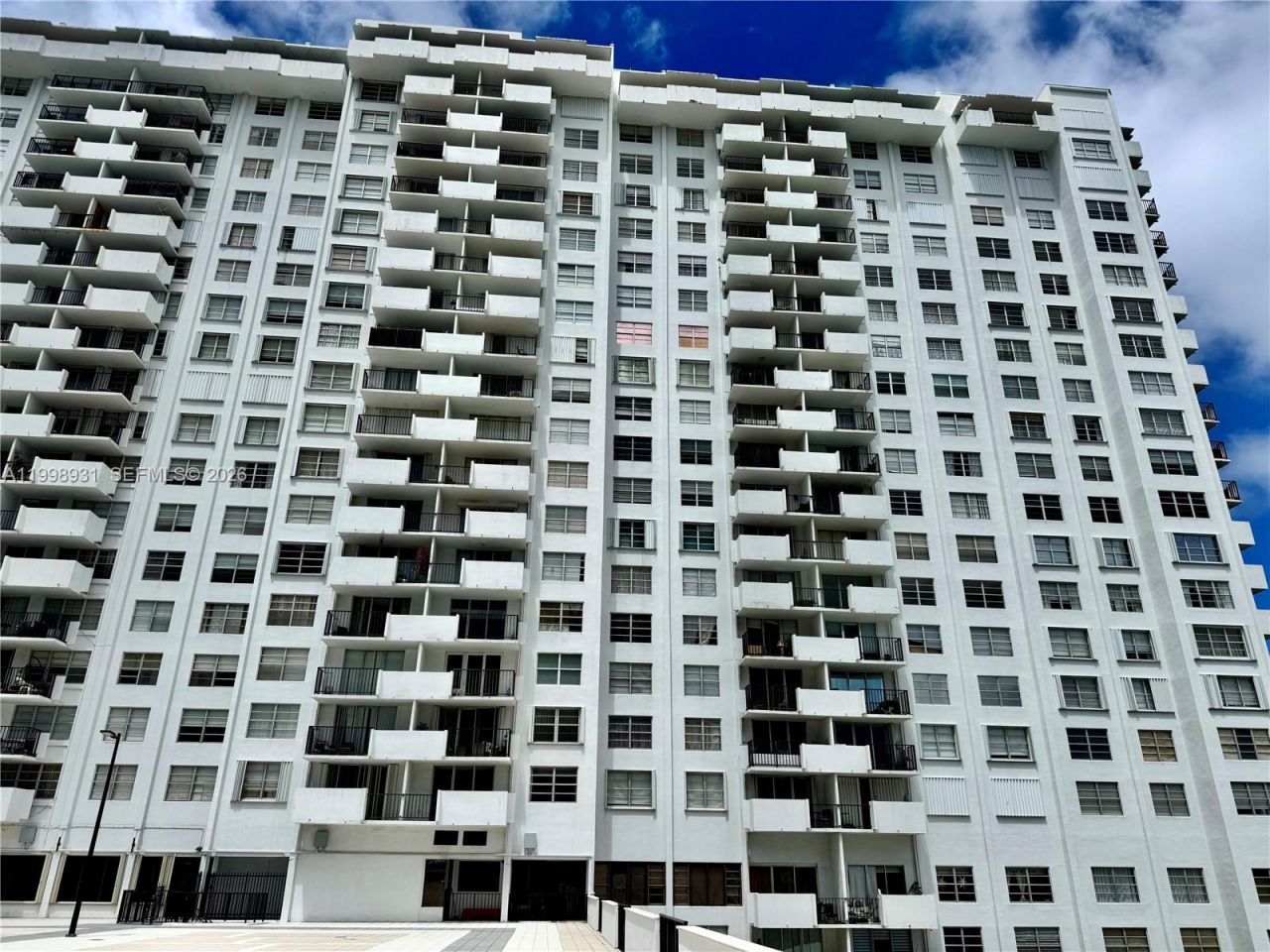 2780 NE 183rd St, Unit 2012, Aventura, FL 33160 Photo