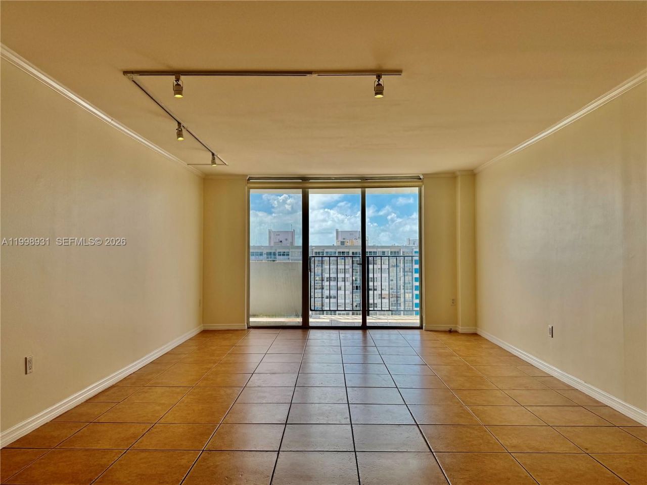 2780 NE 183rd St, Unit 2012, Aventura, FL 33160 Photo