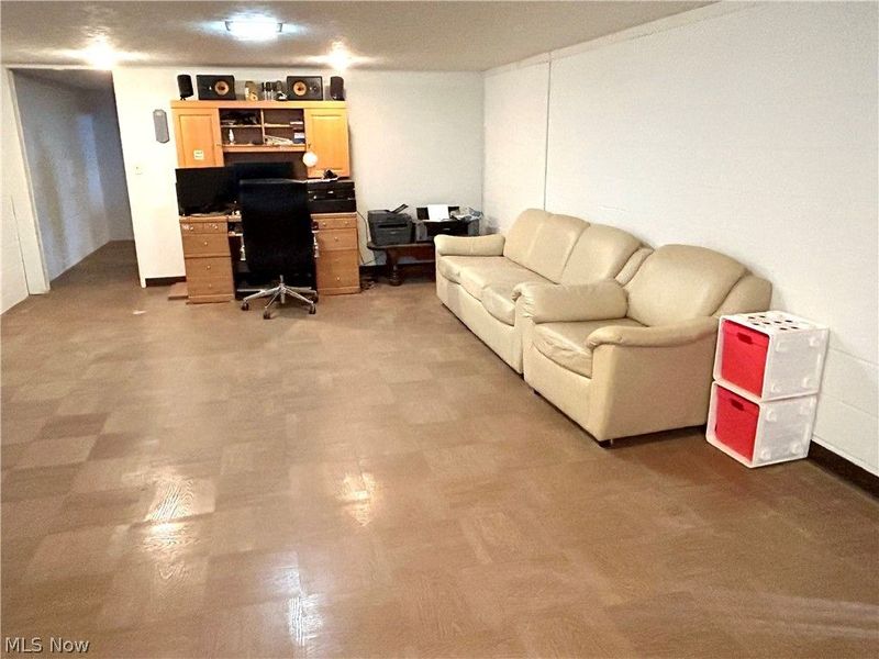 8945 Big Creek Parkway, Strongsville, OH 44149 Photo 16