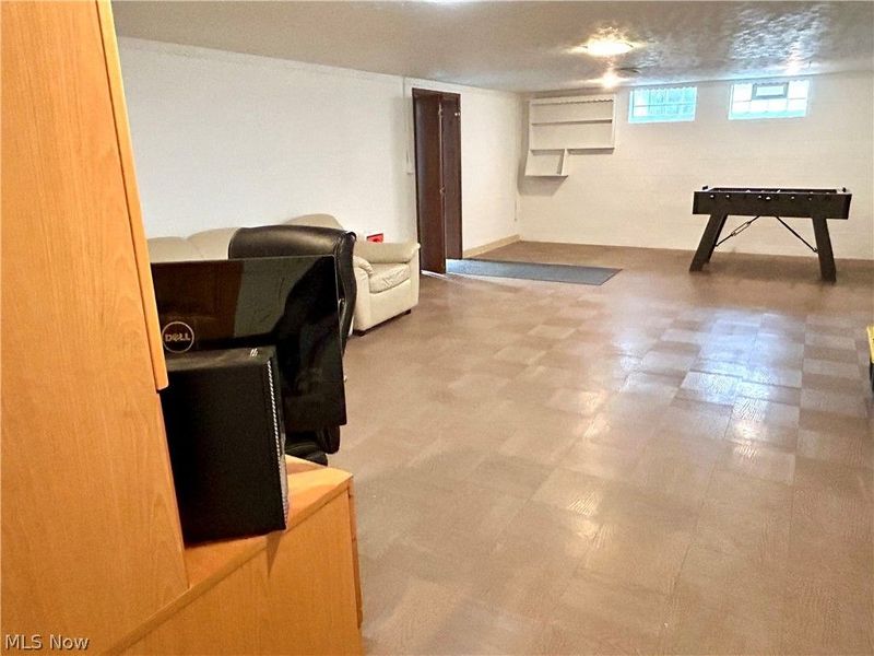 8945 Big Creek Parkway, Strongsville, OH 44149 Photo 18