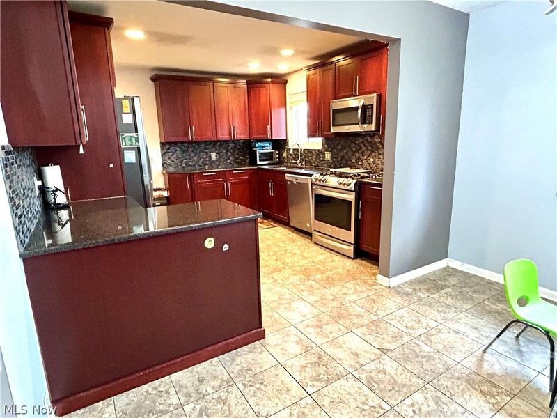 8945 Big Creek Parkway, Strongsville, OH 44149 Photo 2