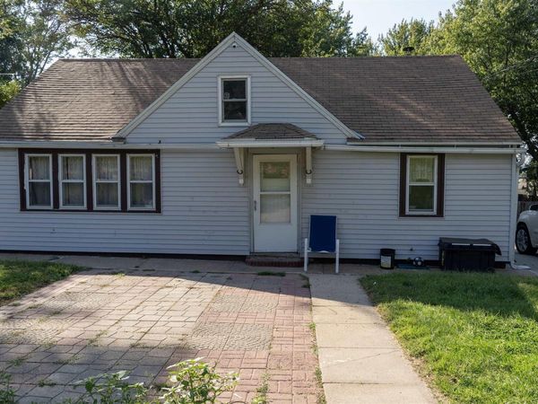 1513 S FAIRMOUNT ST, Sioux City, IA 51106