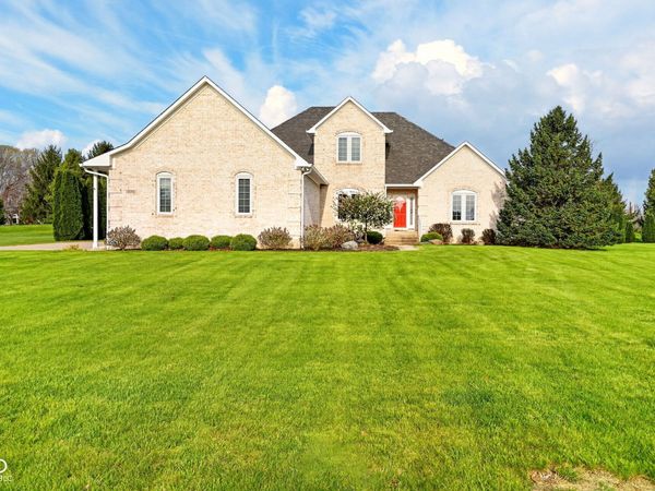 2636 S Hillview Drive, New Palestine, IN 46163