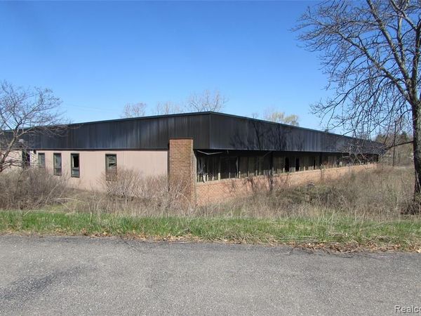 10776 Hall Road, Hamburg Twp, MI 48189