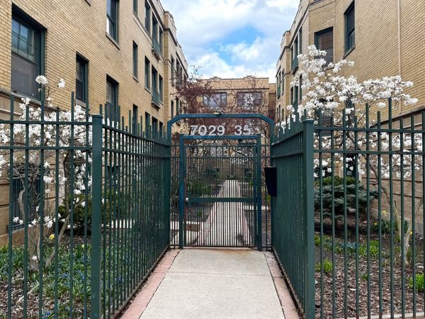 7031 N Sheridan Road, Unit 2E, Chicago, IL 60626